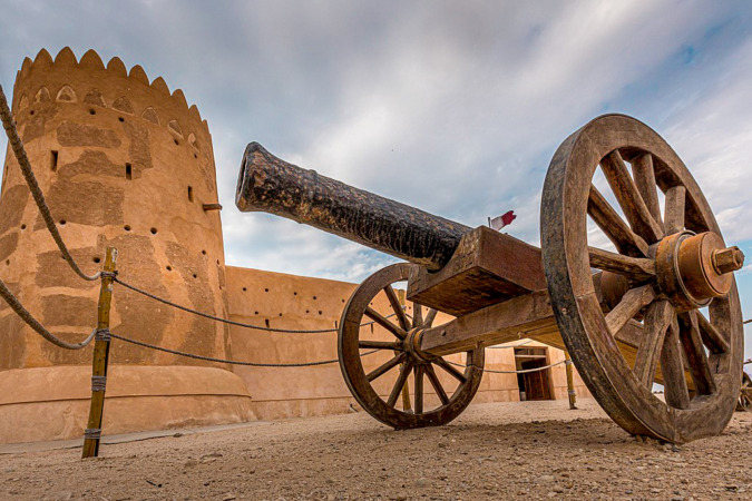 قلعة عريقة و مدفع قديم في قطر
