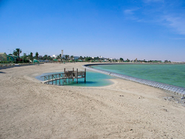 شاطيء في قطر ، رمال و بحر 